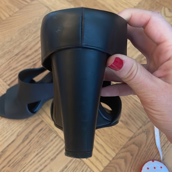 Vince cut out wedges, 4 inch heel, size 7.5 - Picture 7 of 10